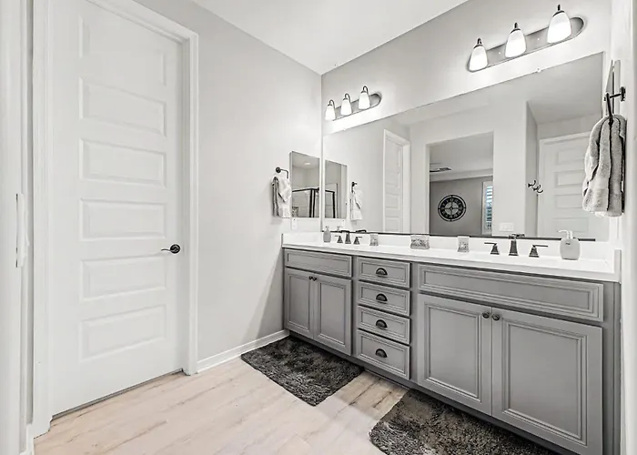 4br Near Westgate - Heated Pool Fire Pit & Bbq * Glendale