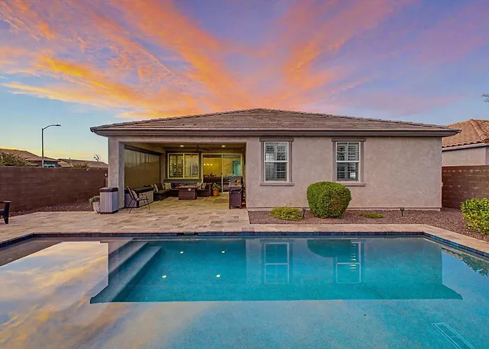 4br Near Westgate - Heated Pool Fire Pit & Bbq Glendale